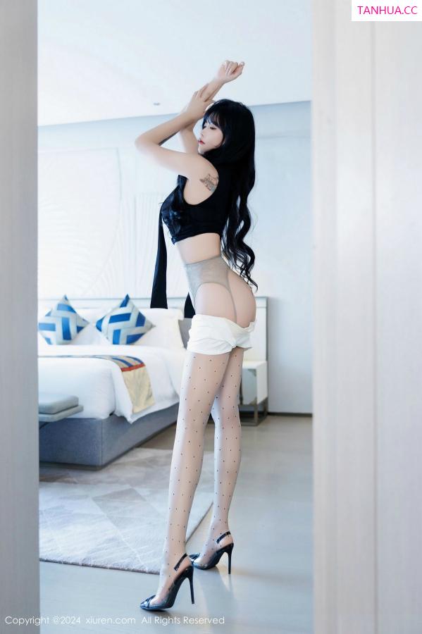 小娜比  [XiuRen]高清写真图 2024.12.10 No.9575 娜比 黑丝美腿第32张图片